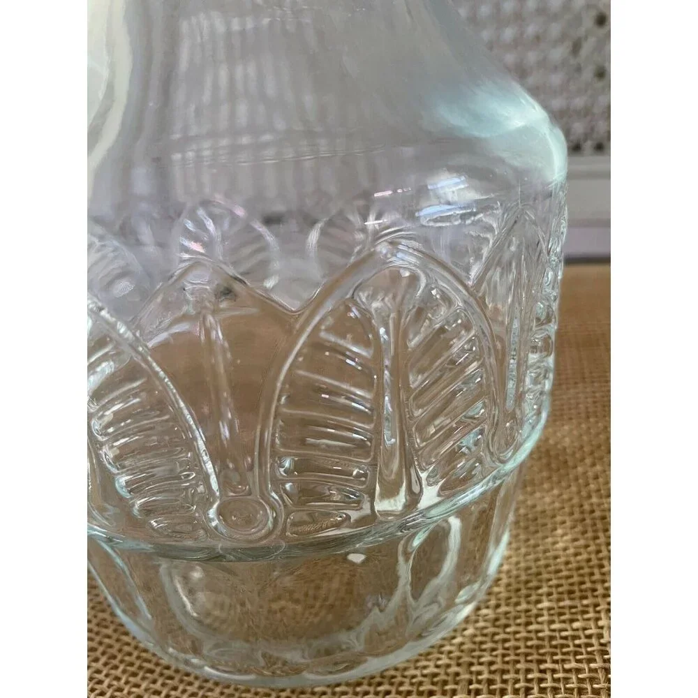 Unbranded clear glass